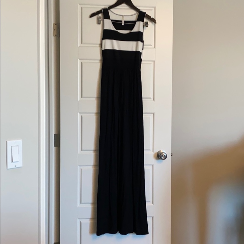 Black & White Maxi dress WITH pockets